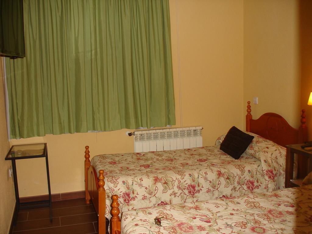 Hostal Puerta Bonita Vista Alegre Madrid Extérieur photo