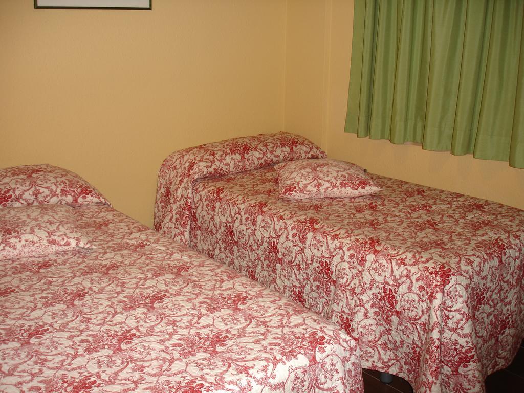 Hostal Puerta Bonita Vista Alegre Madrid Extérieur photo