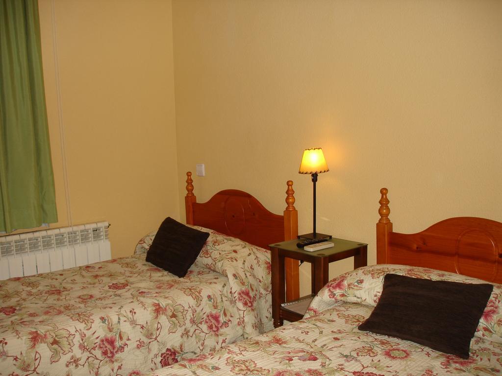 Hostal Puerta Bonita Vista Alegre Madrid Extérieur photo
