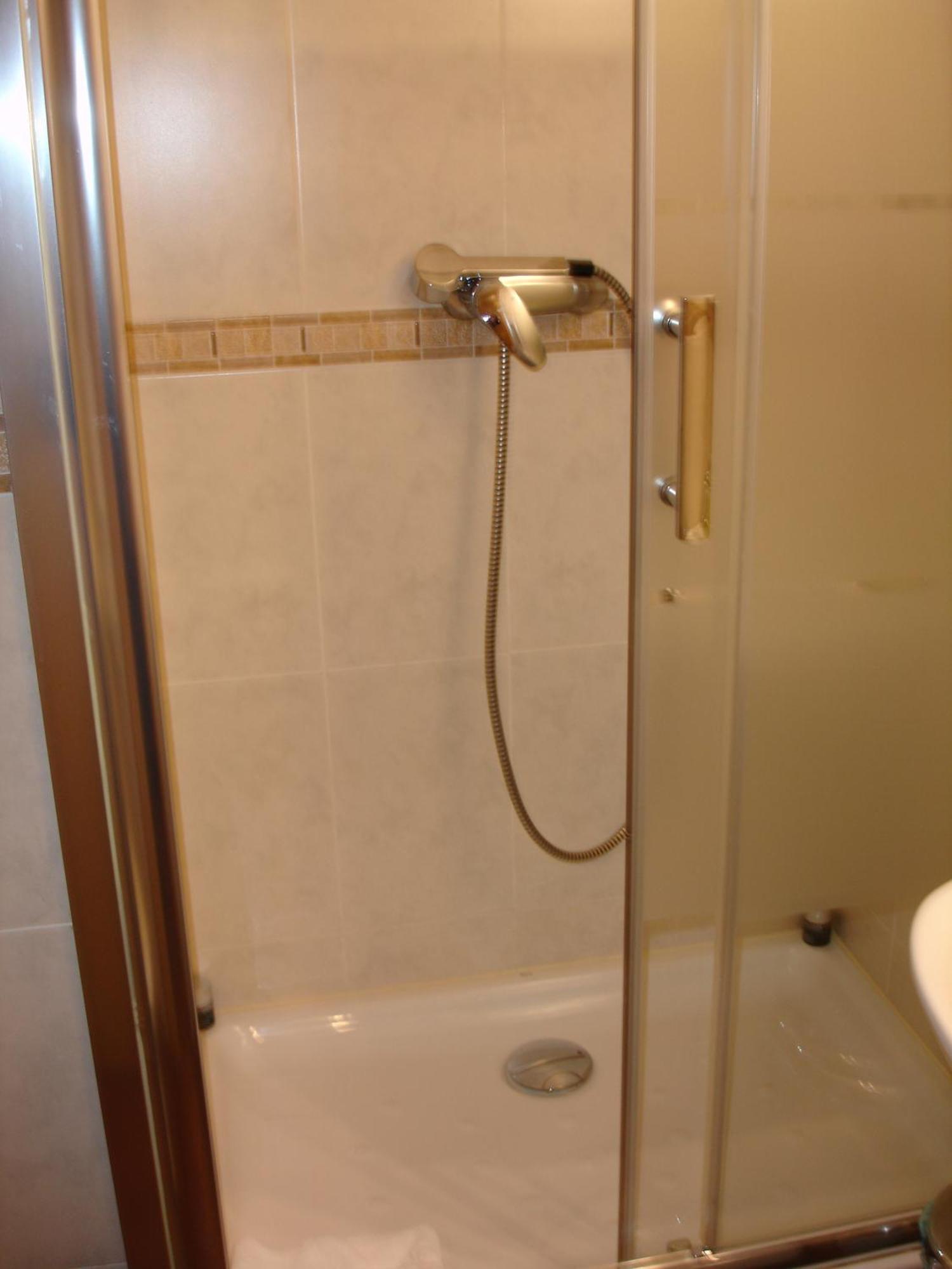 Hostal Puerta Bonita Vista Alegre Madrid Extérieur photo