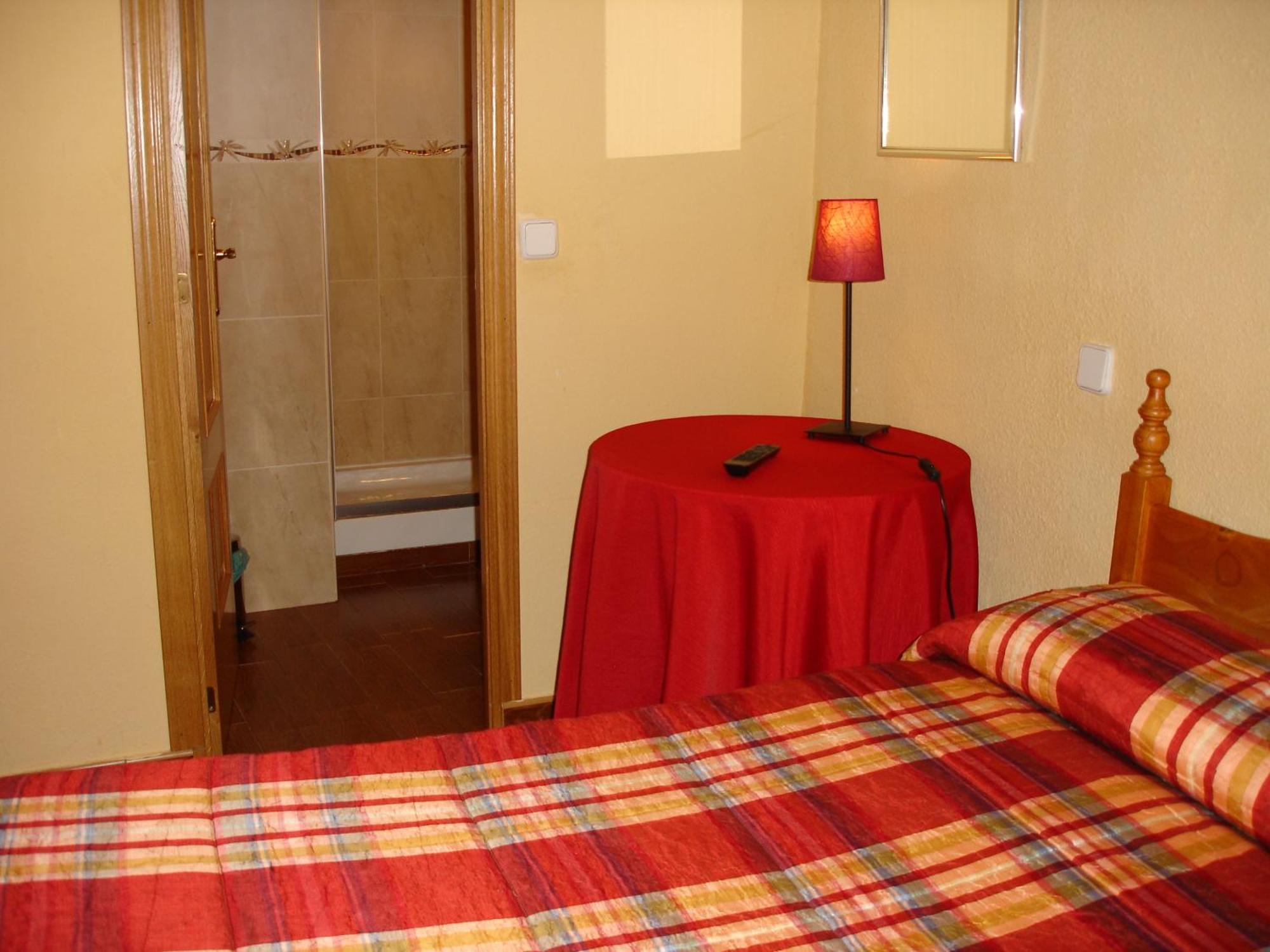 Hostal Puerta Bonita Vista Alegre Madrid Extérieur photo