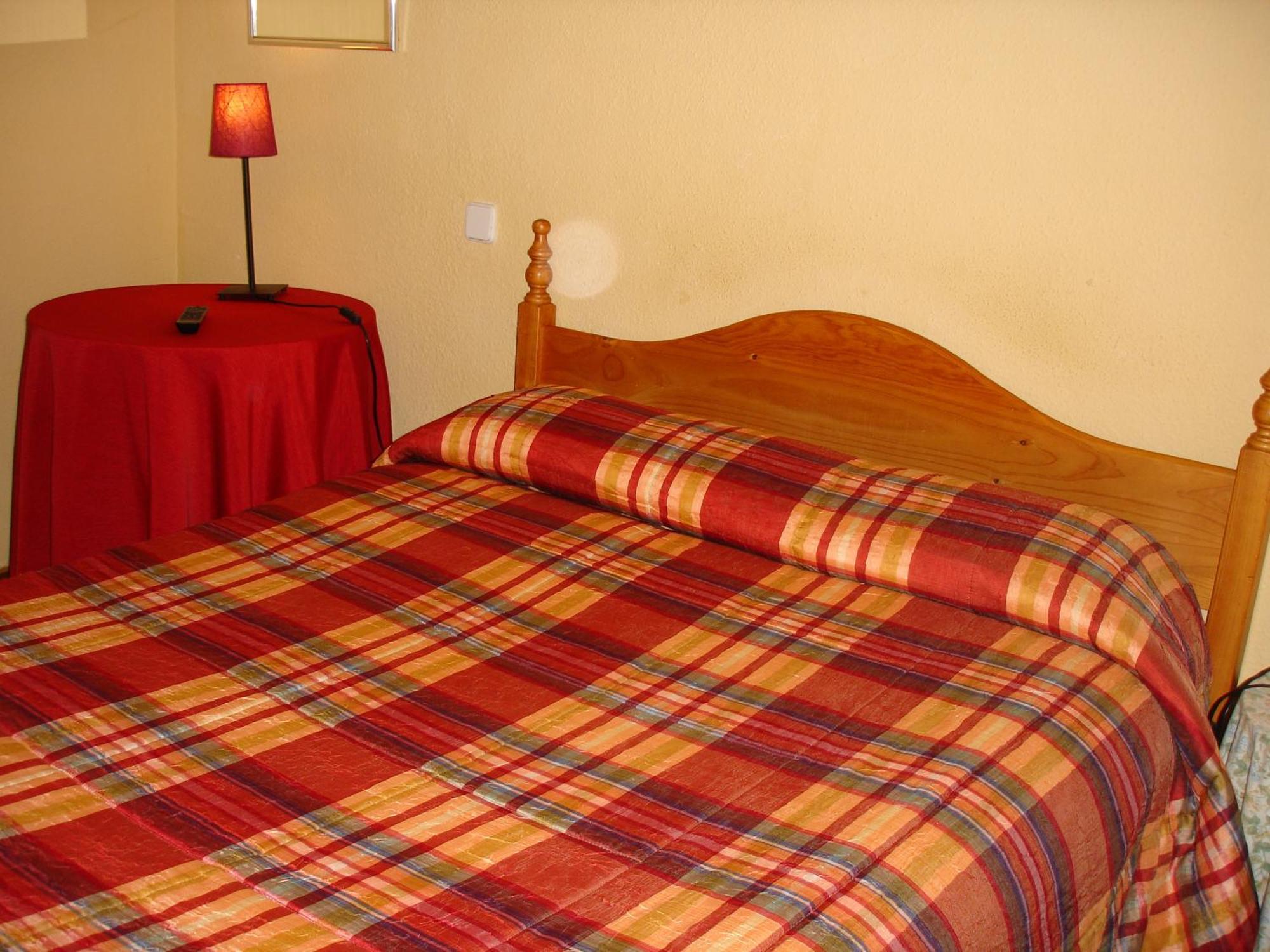 Hostal Puerta Bonita Vista Alegre Madrid Extérieur photo