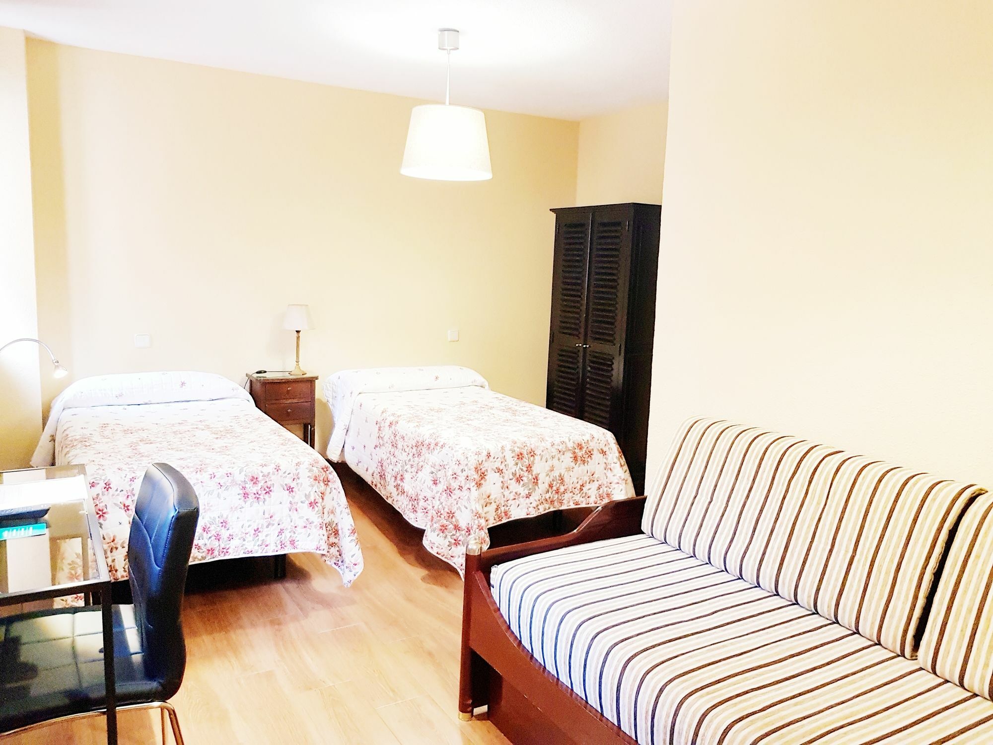 Hostal Puerta Bonita Vista Alegre Madrid Extérieur photo