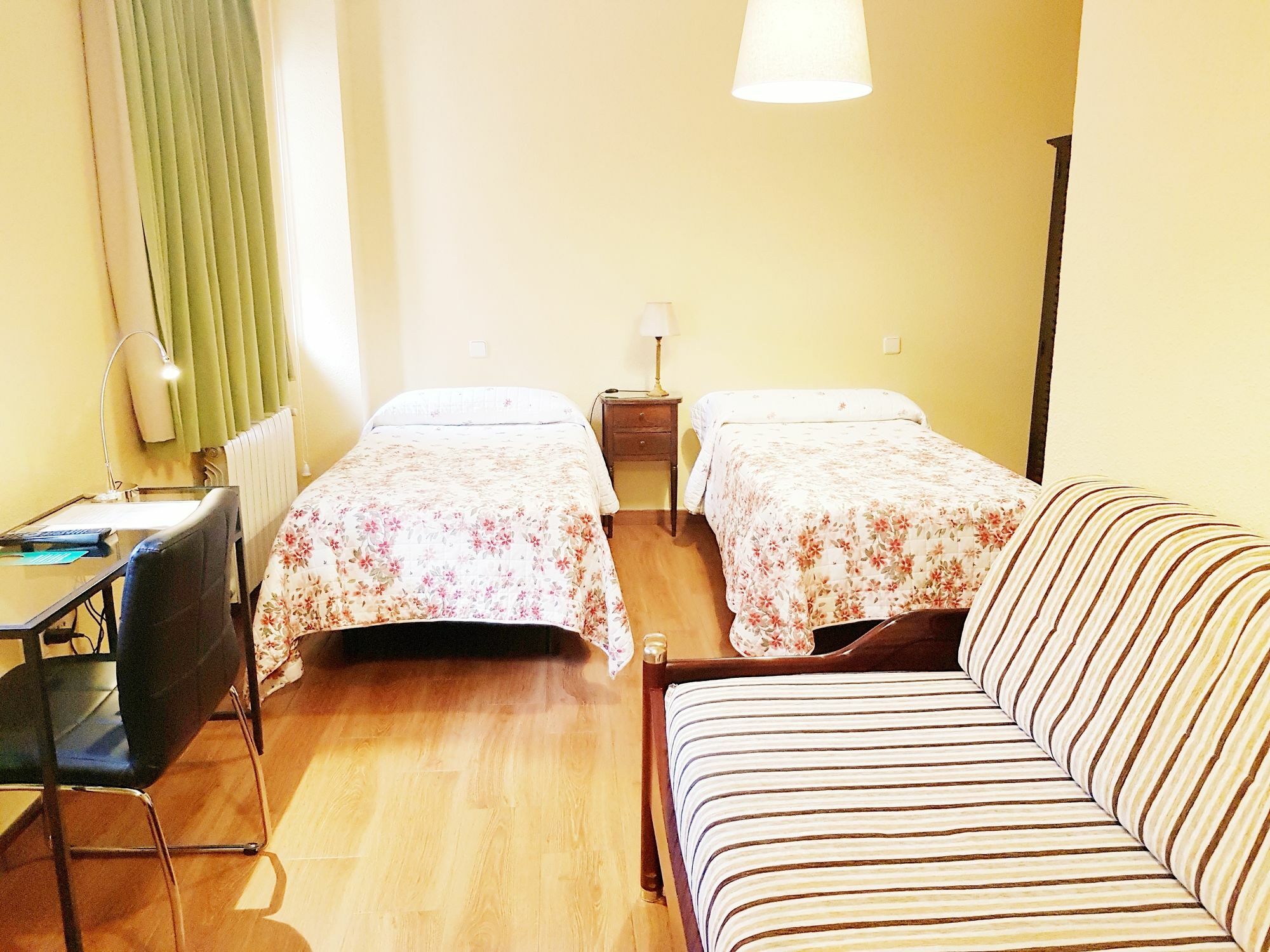 Hostal Puerta Bonita Vista Alegre Madrid Extérieur photo